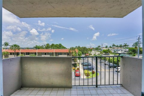 Condo in Pompano Beach, Florida, 2 bedrooms  № 2054106 - photo 22