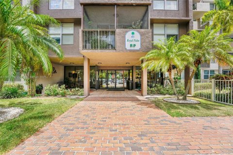 Condo in Pompano Beach, Florida, 2 bedrooms  № 2054106