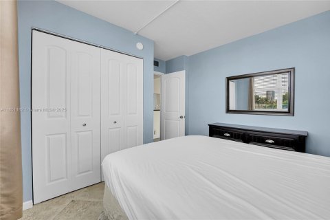 Condo in Pompano Beach, Florida, 2 bedrooms  № 2054106 - photo 9