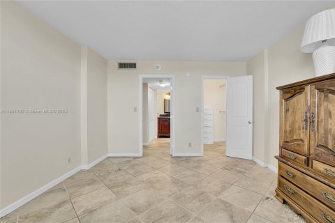Condo in Pompano Beach, Florida, 2 bedrooms  № 2054106 - photo 12