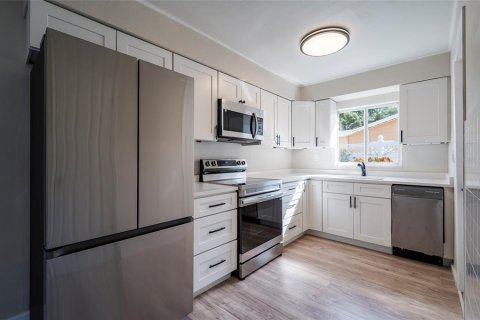 Купить виллу или дом в Семинол, Флорида 9 комнат, 128.39м2, № 2420308 - фото 9