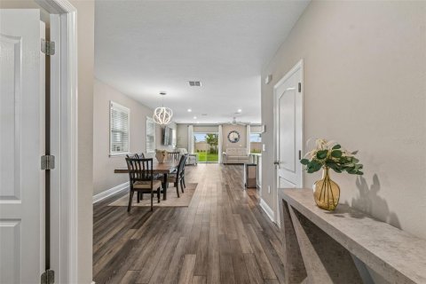 House in Wesley Chapel, Florida 4 bedrooms, 303.7 sq.m. № 2157153 - photo 8