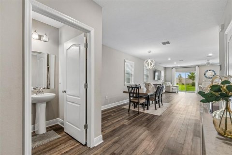House in Wesley Chapel, Florida 4 bedrooms, 303.7 sq.m. № 2157153 - photo 9