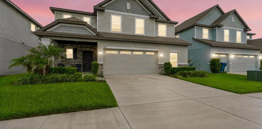 House in Wesley Chapel, Florida 4 bedrooms, 303.7 sq.m. № 2157153