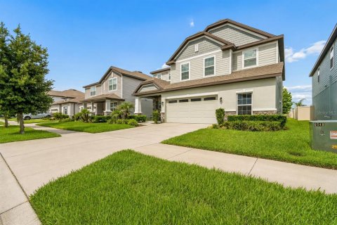 House in Wesley Chapel, Florida 4 bedrooms, 303.7 sq.m. № 2157153 - photo 3