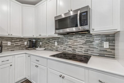 House in Wesley Chapel, Florida 4 bedrooms, 303.7 sq.m. № 2157153 - photo 18