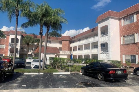 Condominio en alquiler en Fort Lauderdale, Florida, 2 dormitorios, 55.74 m2 № 2077684 - foto 5