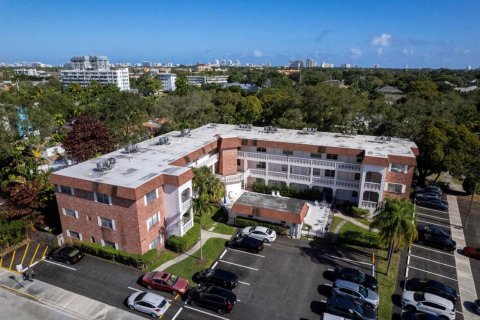 Condominio en alquiler en Fort Lauderdale, Florida, 2 dormitorios, 55.74 m2 № 2077684 - foto 3