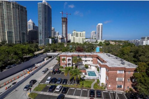 Condominio en alquiler en Fort Lauderdale, Florida, 2 dormitorios, 55.74 m2 № 2077684 - foto 4