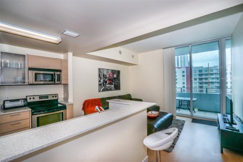 Condo in Miami, Florida, 1 bedroom  № 1736202 - photo 6
