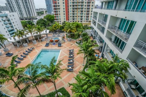 Condo in Miami, Florida, 1 bedroom  № 1736202 - photo 1
