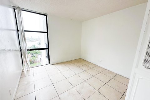 Condo in Sunny Isles Beach, Florida, 2 bedrooms  № 1754182 - photo 14