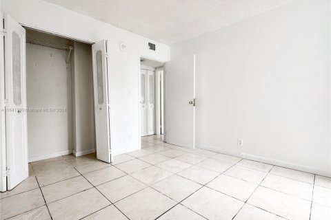 Condo in Sunny Isles Beach, Florida, 2 bedrooms  № 1754182 - photo 15