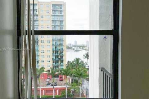 Condo in Sunny Isles Beach, Florida, 2 bedrooms  № 1754182 - photo 11