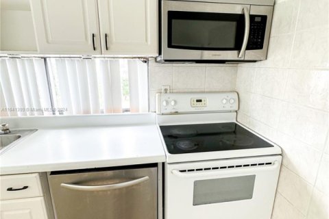 Condo in Sunny Isles Beach, Florida, 2 bedrooms  № 1754182 - photo 7