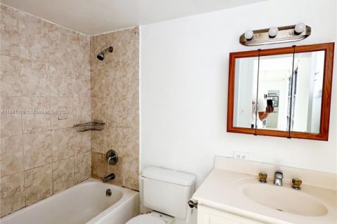 Condo in Sunny Isles Beach, Florida, 2 bedrooms  № 1754182 - photo 16