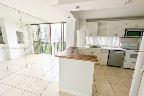 Condo in Sunny Isles Beach, Florida, 2 bedrooms  № 1754182 - photo 1
