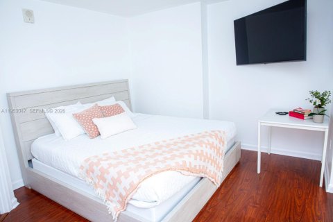 Condominio en venta en Miami, Florida, 3 dormitorios, 102.66 m2 № 2008068 - foto 13