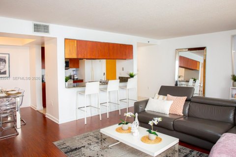 Condominio en venta en Miami, Florida, 3 dormitorios, 102.66 m2 № 2008068 - foto 3