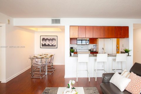 Condominio en venta en Miami, Florida, 3 dormitorios, 102.66 m2 № 2008068 - foto 5