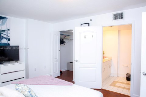 Condominio en venta en Miami, Florida, 3 dormitorios, 102.66 m2 № 2008068 - foto 9