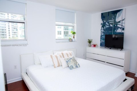 Condominio en venta en Miami, Florida, 3 dormitorios, 102.66 m2 № 2008068 - foto 11