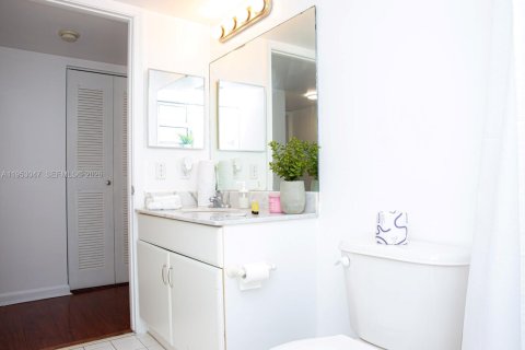 Condominio en venta en Miami, Florida, 3 dormitorios, 102.66 m2 № 2008068 - foto 15
