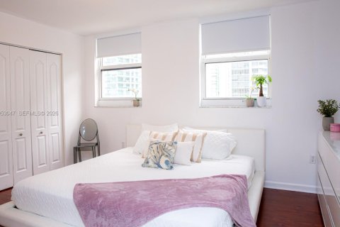 Condominio en venta en Miami, Florida, 3 dormitorios, 102.66 m2 № 2008068 - foto 10