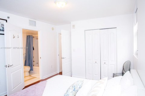 Condominio en venta en Miami, Florida, 3 dormitorios, 102.66 m2 № 2008068 - foto 8
