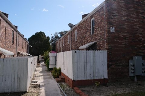 Townhouse in Winter Haven, Florida 2 bedrooms, 123.75 sq.m. № 1555617 - photo 5