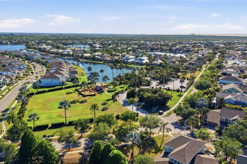 House in Apollo Beach, Florida 4 bedrooms, 322.93 sq.m. № 2151366 - photo 6