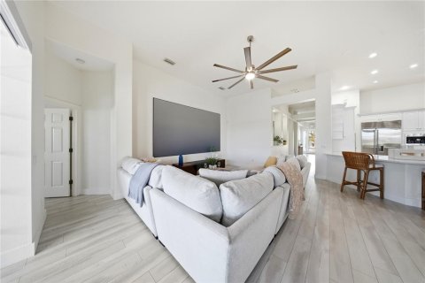 House in Apollo Beach, Florida 4 bedrooms, 322.93 sq.m. № 2151366 - photo 18