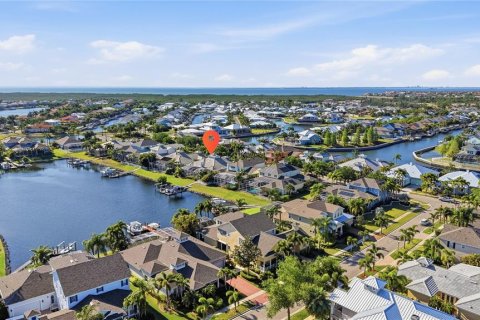 House in Apollo Beach, Florida 4 bedrooms, 322.93 sq.m. № 2151366 - photo 7