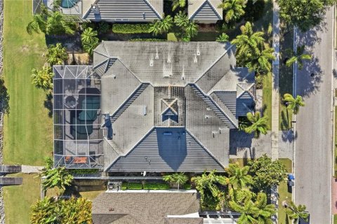 House in Apollo Beach, Florida 4 bedrooms, 322.93 sq.m. № 2151366 - photo 3