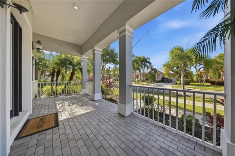 House in Apollo Beach, Florida 4 bedrooms, 322.93 sq.m. № 2151366 - photo 9