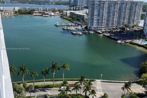 Condo in Aventura, Florida, 1 bedroom  № 1875483 - photo 18