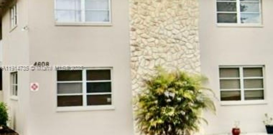 Кондоминиум с 2 спальнями в Кейп-Корал, Флорида № 1971747