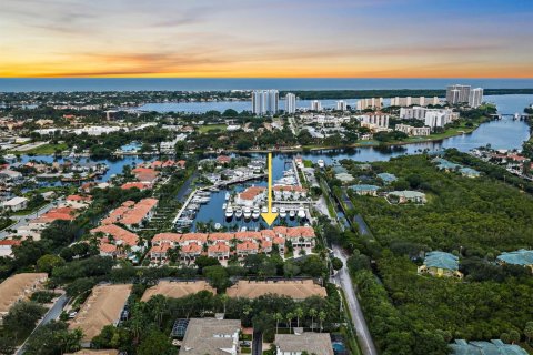 Adosado en venta en North Palm Beach, Florida, 4 dormitorios, 261.06 m2 № 2415823 - foto 2