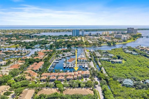Townhouse in North Palm Beach, Florida 4 bedrooms, 261.06 sq.m. № 2415823