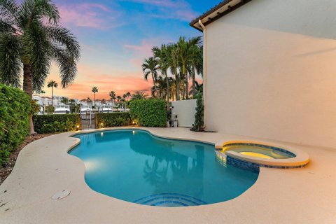 Adosado en venta en North Palm Beach, Florida, 4 dormitorios, 261.06 m2 № 2415823 - foto 5