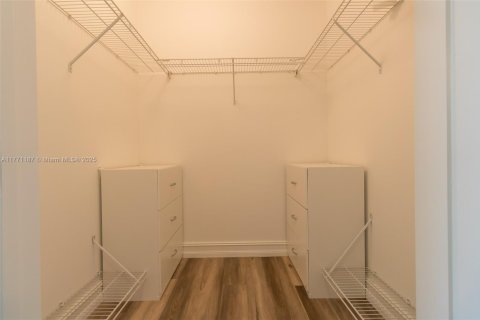 Condo in Aventura, Florida, 2 bedrooms  № 1699956 - photo 16