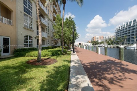 Condo in Aventura, Florida, 2 bedrooms  № 1699956 - photo 1