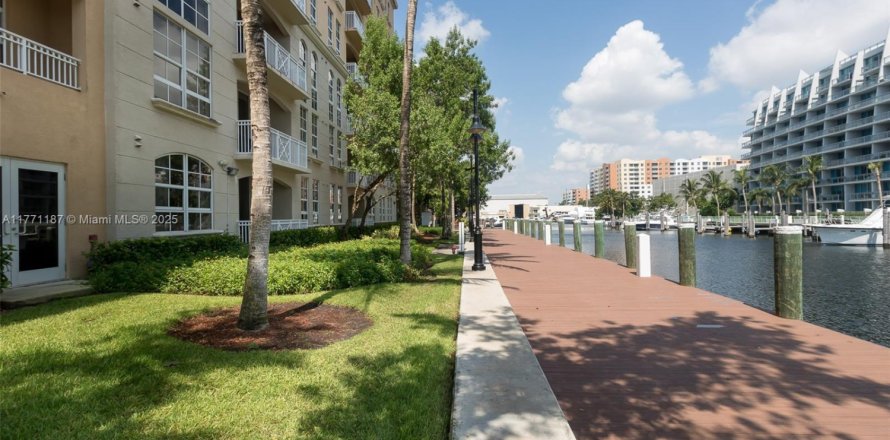 Condo in Aventura, Florida, 2 bedrooms № 1699956