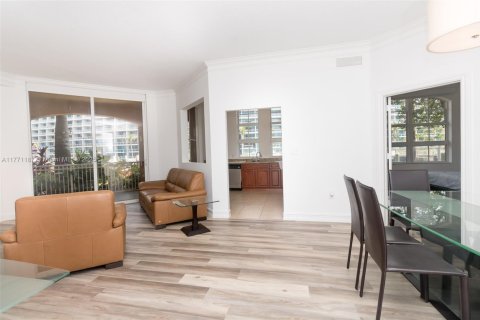 Condo in Aventura, Florida, 2 bedrooms  № 1699956 - photo 7