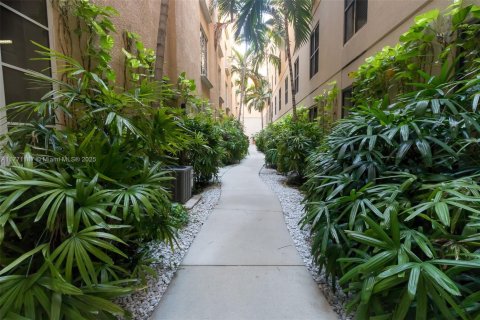 Condo in Aventura, Florida, 2 bedrooms  № 1699956 - photo 21