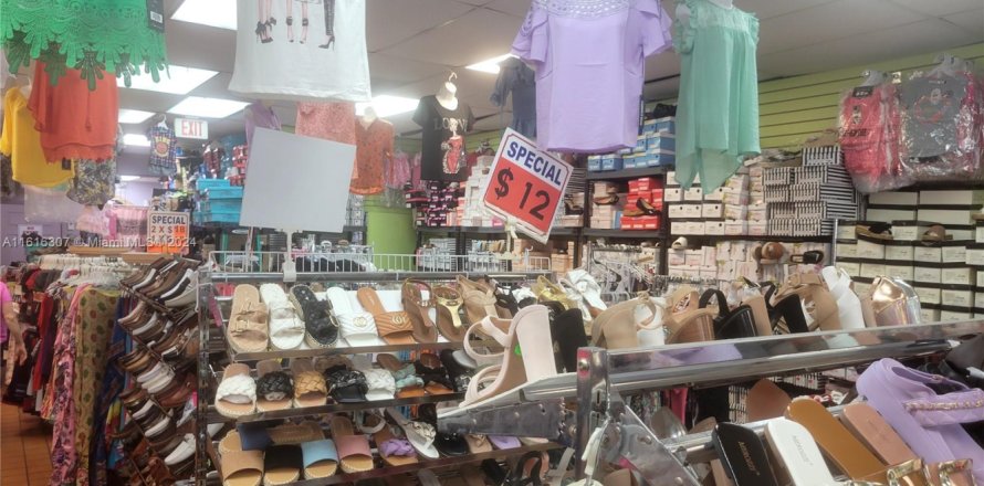 Коммерческая недвижимость в Хайалиа, Флорида № 1958051