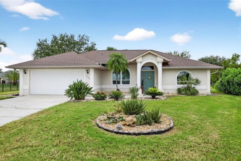 House in Punta Gorda, Florida 3 bedrooms, 147.06 sq.m. № 1907862 - photo 1