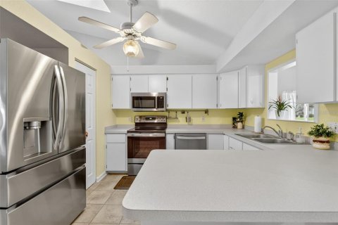 House in Punta Gorda, Florida 3 bedrooms, 147.06 sq.m. № 1907862 - photo 9