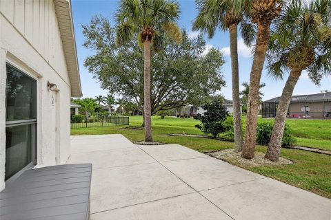 House in Punta Gorda, Florida 3 bedrooms, 147.06 sq.m. № 1907862 - photo 26