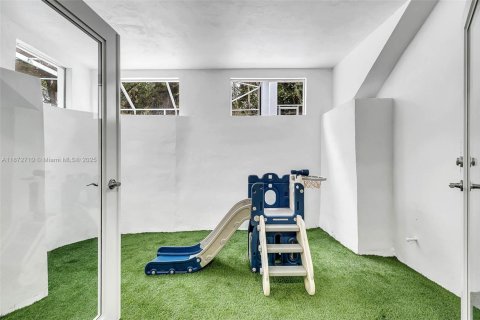 Купить виллу или дом в Пайнкрест, Флорида 5 спален, 424.38м2, № 2037381 - фото 24